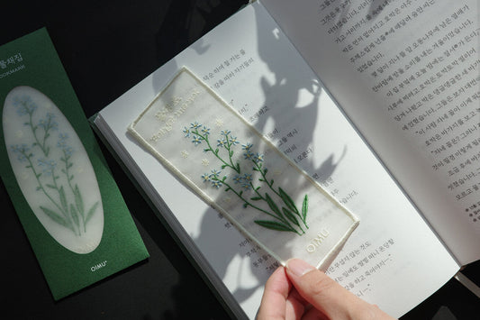 February’s Stillness: A Botanical Sanctuary Between the Pages
