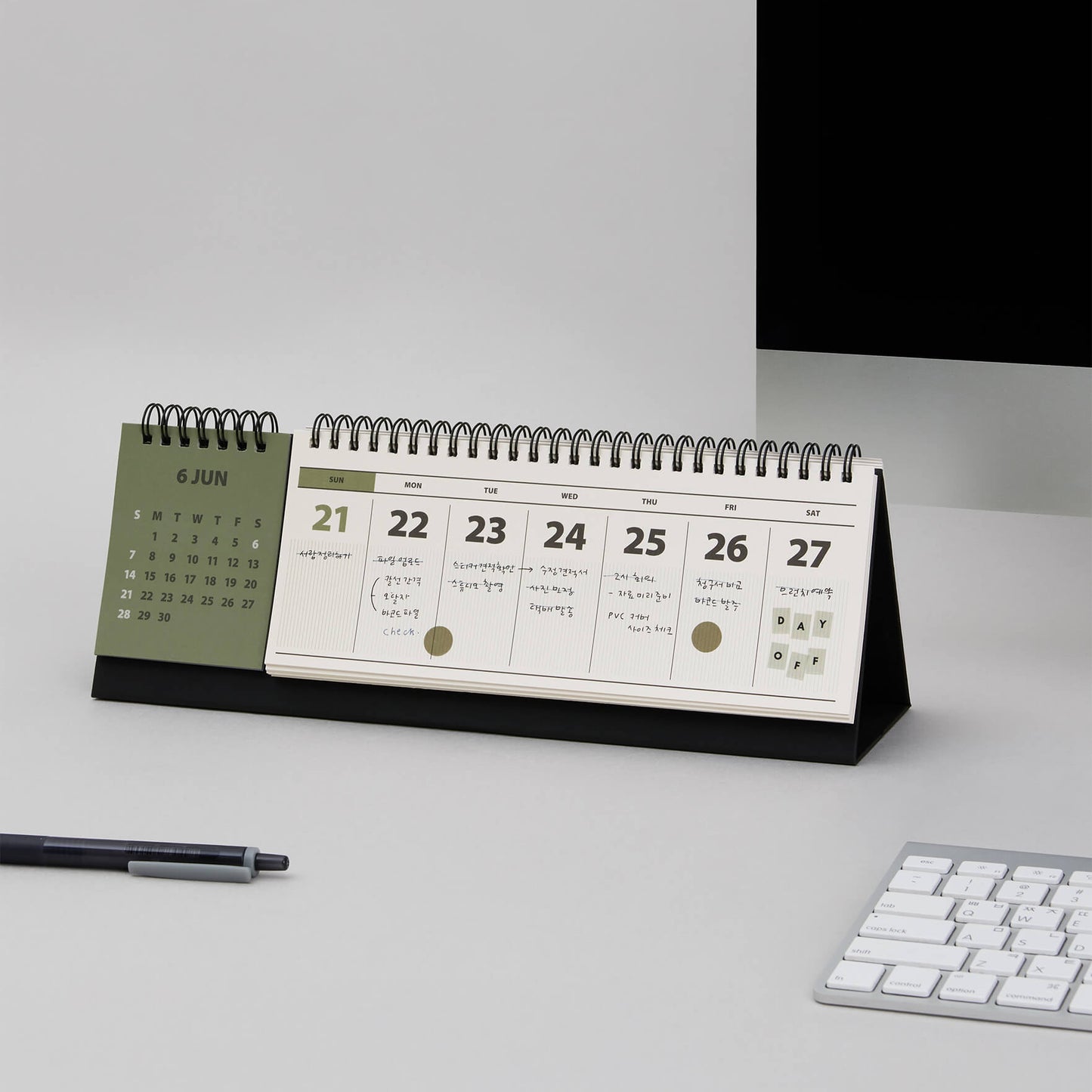 2026 Memo Weekly Desk Calendar (Horizontal)