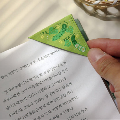 Corner Bookmark_Cucumber