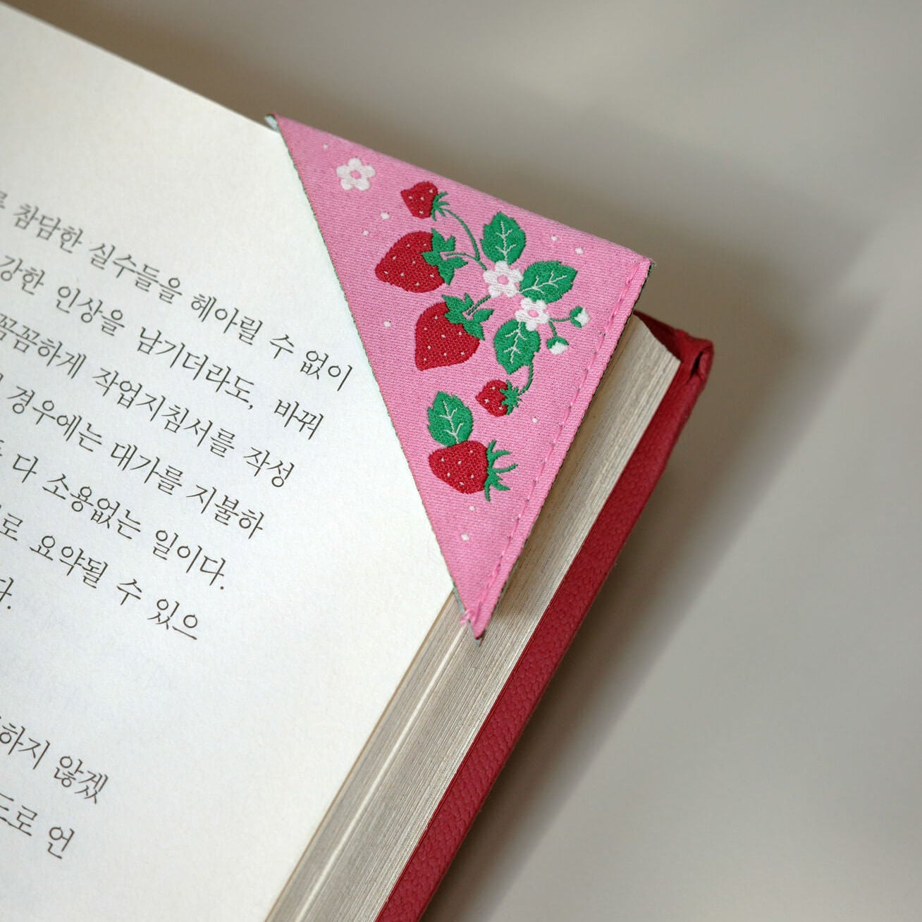Corner Bookmark_Strawberry