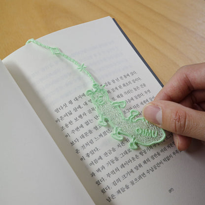 Color Thread Bookmark_Bookworm