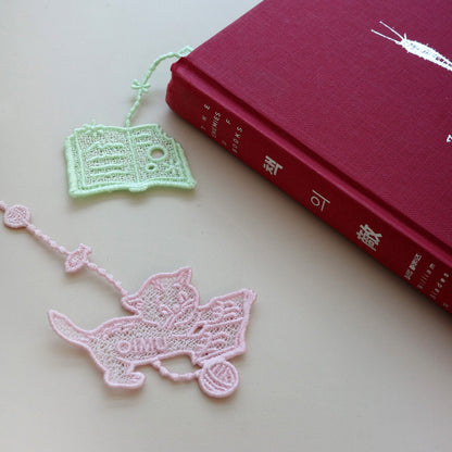 Color Thread Bookmark_Bookworm