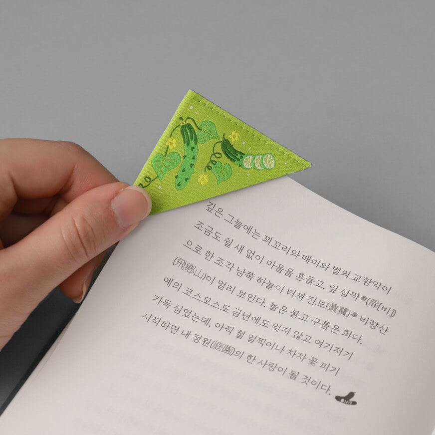 Corner Bookmark_Cucumber