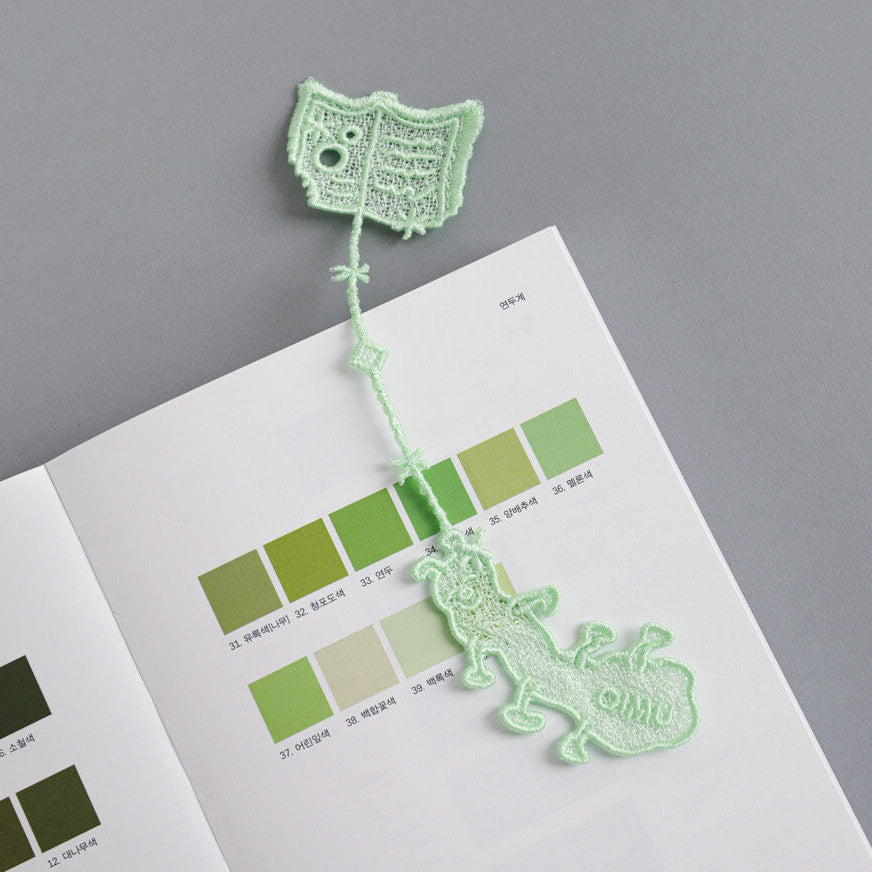 Color Thread Bookmark_Bookworm